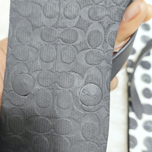 Coach Polka Dot Flip Flop Sandals Slippers. 🌴✌️ - Picture 5 of 6